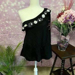 One-shoulder blouse, embroidered detailing